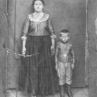 Сестра Клапцова С.И. с сыном, 1915 г.