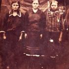 Трещина (Цветкова) Евдокия Александровна с сестрами, 1915-1916 гг.