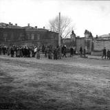 Колонна призывников у входа на Октябрьскую площадь, фото 1923-1925 гг.