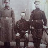 Елистратов И.(крайний слева) Погиб в 1914 году в Первой мировой войне.  Жил в с. Жихаревка Рязанской обл.